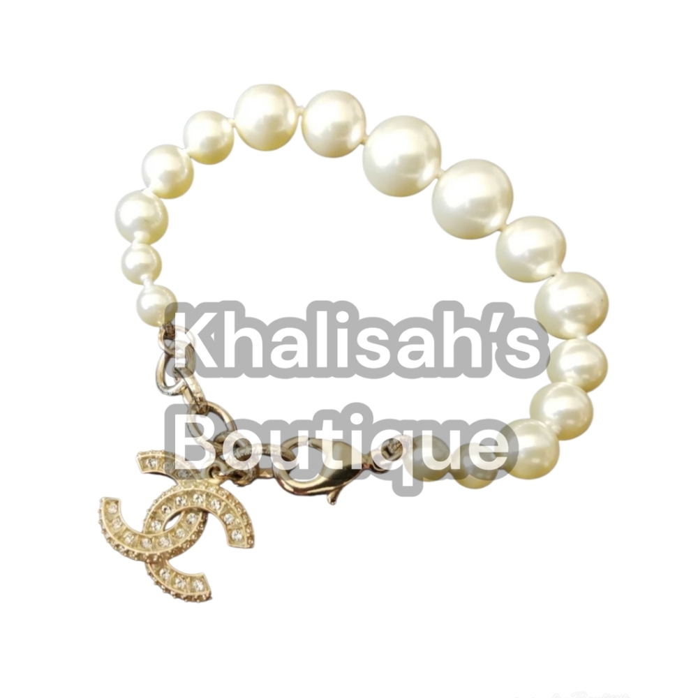New!!! Authentic Chanel Cream Faux Pearl & Crystal CC Charm Gold HW Bracelet B20 - Picture 7 of 17